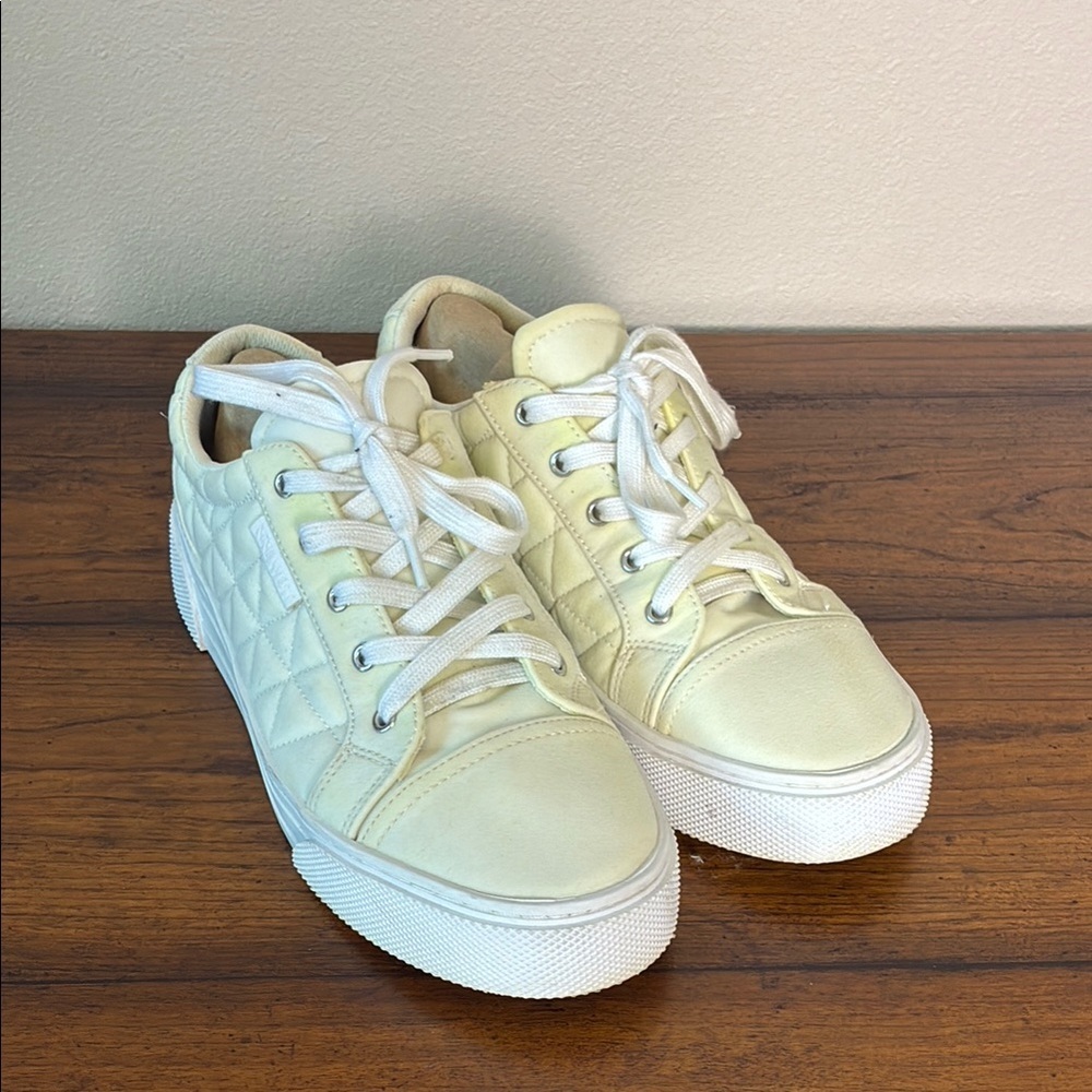NINE WEST Women 10M Butter Yellow Off White Hola Diamond Quilted Sneaker Classic